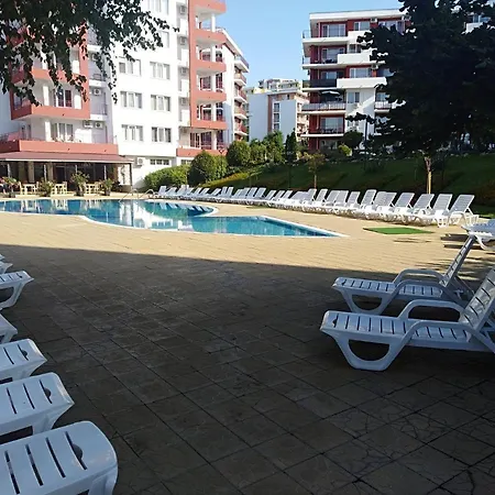 Noks First Line Seaview Apartamento