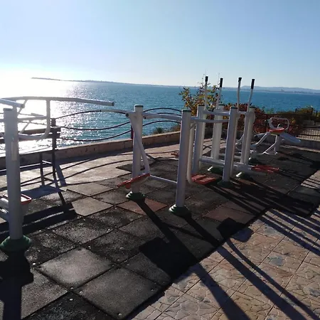 Апартаменти Noks First Line Seaview